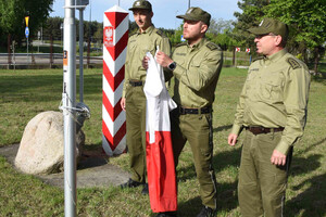 uroczyste podniesienie flagi w PSG w Korczowej 