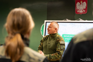 Uczniowie klasy mundurowej dynowskiego liceum poznawali realia służby w Bieszczadzkim Oddziale SG.