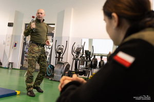 Uczniowie klasy mundurowej dynowskiego liceum poznawali realia służby w Bieszczadzkim Oddziale SG.