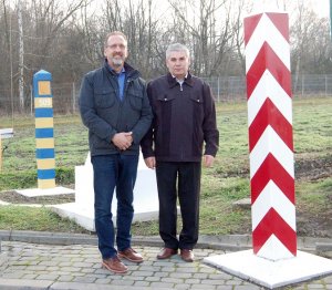 Profesor Timothy Palmbach i Komendant Placówki SG w Medyce ppłk SG Janusz Wojtowicz 