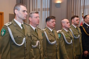 Od prawej: st. chor. SG Sławomir Buczek (PSG w Hermanowicach), plut. SG Andrzej Fedaczyński (PSG w Hermanowicach), mł. chor. SG Grzegorz Zioło (Komenda Oddziału), st. chor.sz. SG Arkadiusz Styborski (Morski OSG), sierż. szt. SG Łukasz Rogowski 