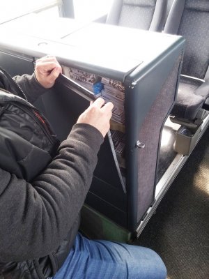 Strażnicy graniczni z Hermanowic papierosy ujawnili w kursowym autobusie 
