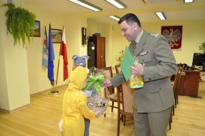 Przedszkolaki z życzeniami Wielkanocnymi 