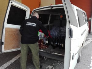 zatrzymano nielegalny transport wina 