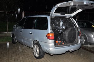 230 kg liści tytoniu o wartości przekraczającej 113 tys. zł wiozło w samochodzie dwóch mieszkańców Śląska 