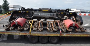 Zatrzymany element z kombajnu zbożowego 
