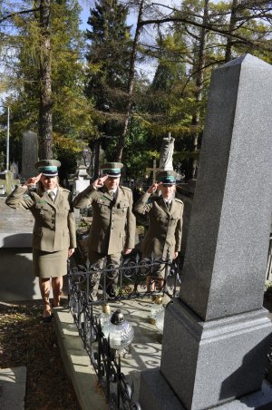pamięć o zmarłych 