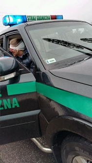 Funkcjonariusze SG udzielali pomocy poszkodowanym w wypadku 