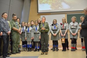 Przekazanie światełka w przejściu granicznym w Budomierzu 