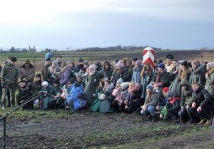 Przekazanie światełka w przejściu granicznym w Malhowicach 