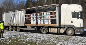 Naczepa wypełniona hiszpańskim winem bez akcyzy 
