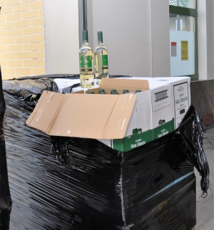Naczepa wypełniona hiszpańskim winem bez akcyzy 