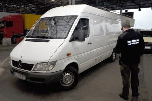 zatrzymany mercedes 