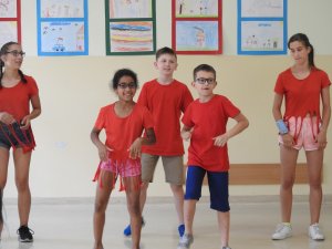 BRAVE KIDS z występami w Strzeżonym Ośrodku dla Cudzoziemców w Przemyślu 