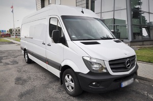 zatrzymany mercedes 