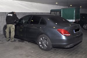odzyskano skradzionego mercedesa 