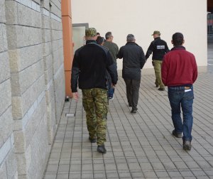 zatrzymanie czterech organizatorów przerzutu oczekującyh na grupę nielegalnych imigrantów 