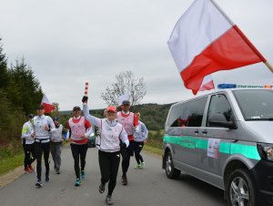 ...zbliżają się do miejsca przekazania pałeczki sztafetowej 