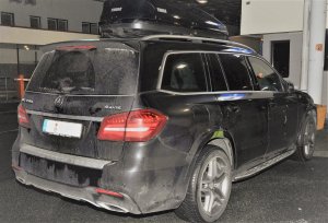 zatrzymany mercedes 