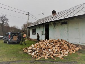 Przekazanie "Szlachetnej Paczki" potrzebującej rodzinie 