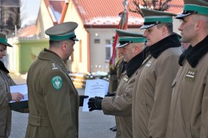 Akty mianowania na wyższe stopnie służbowe otrzymało ośmiu funkcjonariuszy w korpusie oficerów 