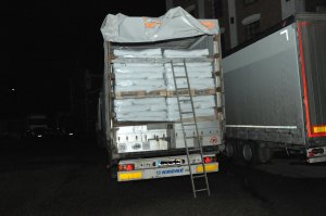 samochód ciężarowy zatrzymał się na parkingu w m. Wyżne 