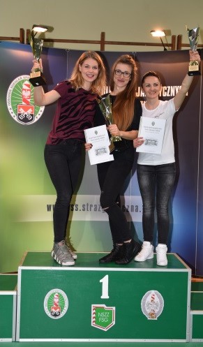 Funkcjonariuszka z BiOSG na pierwszym miejscu podium 