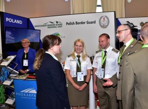 Stoisko Straży Granicznej - wizyta wiceminister Renaty Szczęch oraz Komendanta Głównego SG gen. dyw. SG Tomasza Pragi 