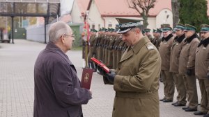 wręczenie medalu PCK 