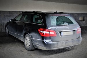 zatrzymany mercedes 