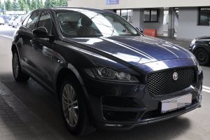 zatrzymany Jaguar F-PACE 