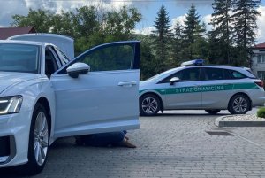 zatrzymanie jednego z podejrzanych oraz zabezpieczenie wyłudzonego auta 