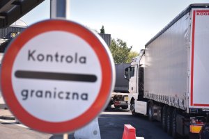 kontrola graniczna pojazdów ciężarowych w Medyce 