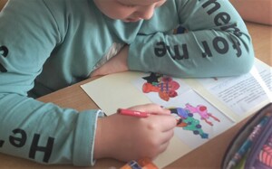 nadesłane zdjęcia dzieci przygotowujących podziękowania 