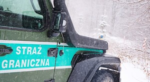 pojazd Straży Granicznej przy granicy państwa 