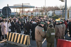 Przekazanie Światła Pokoju na przejściu granicznym w Korczowej (fot. radio.rzeszów.pl) 