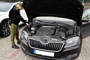 Zatrzymany samochód marki Skoda 