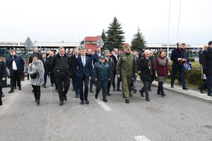 Wizyta międzynarodowej delegacji na przejściu granicznym w Korczowej 