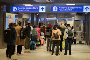 Kontrola dokumentów na lotnisku w Rzeszowie-Jasionce (fot. ilustracyjna) 
