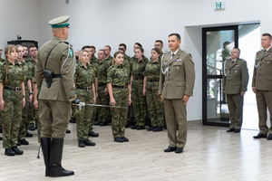 Wręczenie aktów mianowania na pierwszy stopień w korpusie podoficerów 