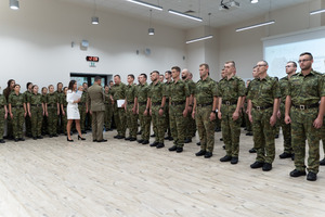 Wręczenie aktów mianowania na pierwszy stopień w korpusie podoficerów 