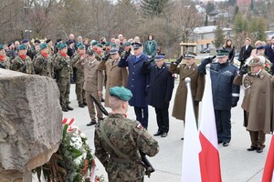 obchody w Markowej (fot. Biuro prasowe UMWP/Policja Podkarpacka/PUW Rzeszów ) obchody w Markowej (fot. Biuro prasowe UMWP/Policja Podkarpacka/PUW Rzeszów )