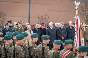obchody w Markowej (fot. Biuro prasowe UMWP/Policja Podkarpacka/PUW Rzeszów ) obchody w Markowej (fot. Biuro prasowe UMWP/Policja Podkarpacka/PUW Rzeszów )