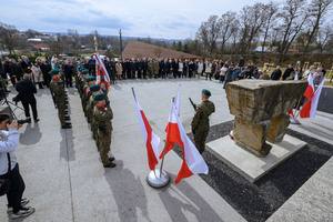 obchody w Markowej (fot. Biuro prasowe UMWP/Policja Podkarpacka/PUW Rzeszów ) obchody w Markowej (fot. Biuro prasowe UMWP/Policja Podkarpacka/PUW Rzeszów )