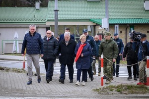 Odprawa sztabu kryzysowego w Barwinku. Briefing prasowy. (fot. Jerzy Żygadło, PUW) Odprawa sztabu kryzysowego w Barwinku. Briefing prasowy. (fot. Jerzy Żygadło, PUW)