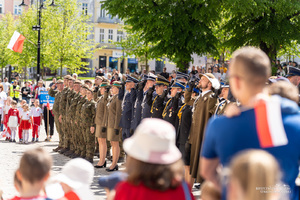 Przedstawiciele Bieszczadzkiego Oddziału Straży Granicznej wzięli także udział w uroczystościach z okazji Święta Flagi zorganizowanych na przemyskim rynku.