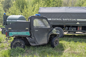 patrol Straży Granicznej oraz saperzy zabezpieczają odnalezione niewybuchy patrol Straży Granicznej oraz saperzy zabezpieczają odnalezione niewybuchy