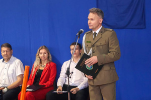 uroczystości rozpoczęcia roku z udziałem funkcjonariuszy BiOSG (fot. Policja oraz szkoły współpracujące z BiOSG) uroczystości rozpoczęcia roku z udziałem funkcjonariuszy BiOSG (fot. Policja oraz szkoły współpracujące z BiOSG)