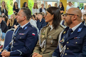 uroczystości rozpoczęcia roku z udziałem funkcjonariuszy BiOSG (fot. Policja oraz szkoły współpracujące z BiOSG) uroczystości rozpoczęcia roku z udziałem funkcjonariuszy BiOSG (fot. Policja oraz szkoły współpracujące z BiOSG)