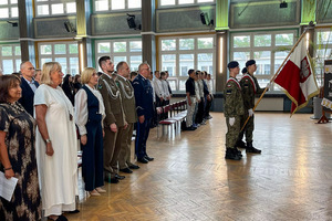 uroczystości rozpoczęcia roku z udziałem funkcjonariuszy BiOSG (fot. Policja oraz szkoły współpracujące z BiOSG) uroczystości rozpoczęcia roku z udziałem funkcjonariuszy BiOSG (fot. Policja oraz szkoły współpracujące z BiOSG)
